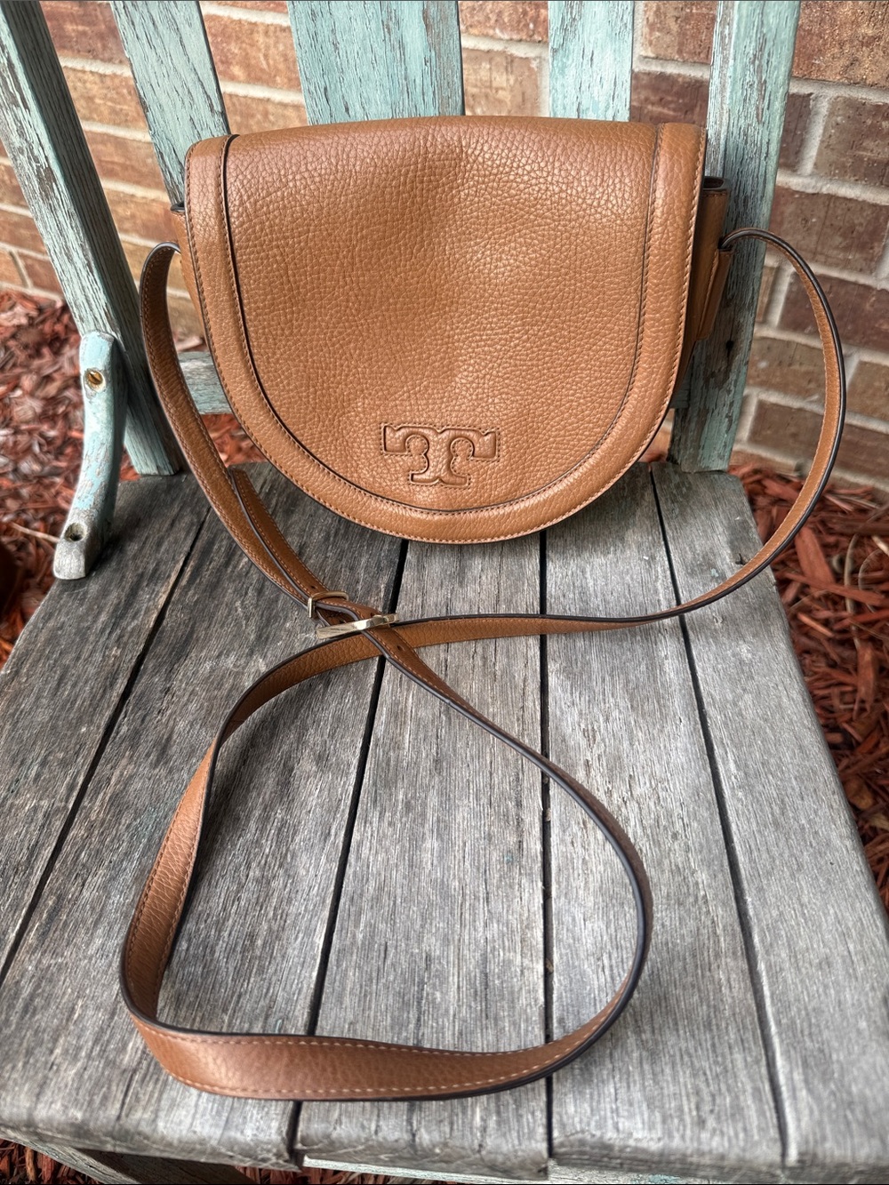 Tory Burch Serif T Leather Cognac Pebble Leather Crossbody Saddle Bag - Picture 2 of 14
